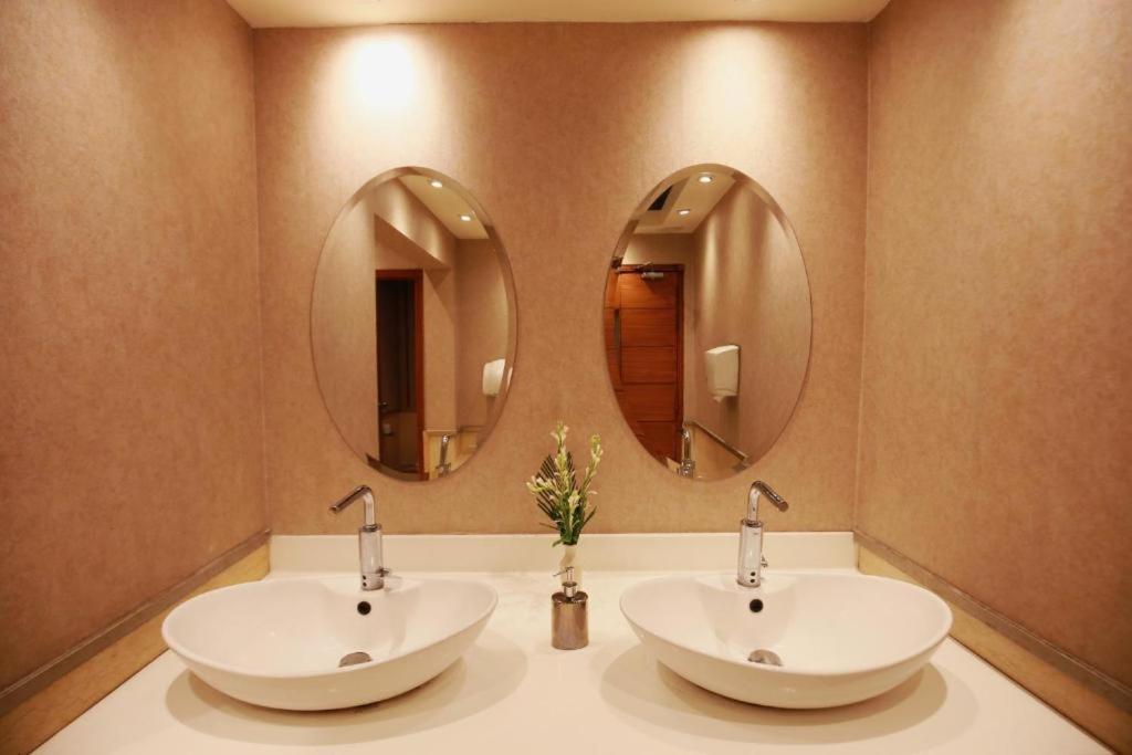 Park Lane Hotel Лахор Екстер'єр фото